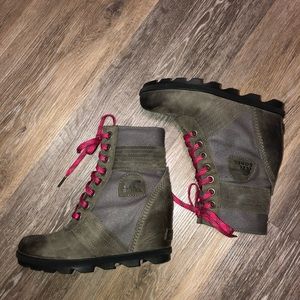 Sorel Lexie Wedge size 8